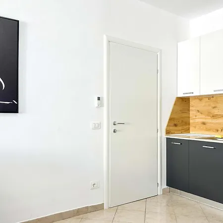 Elite 605 * Durrës