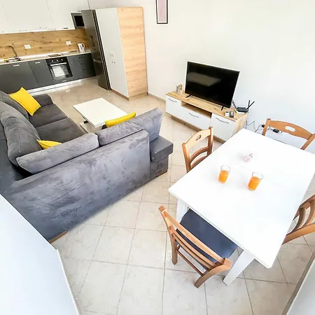 Elite 605 Apartment